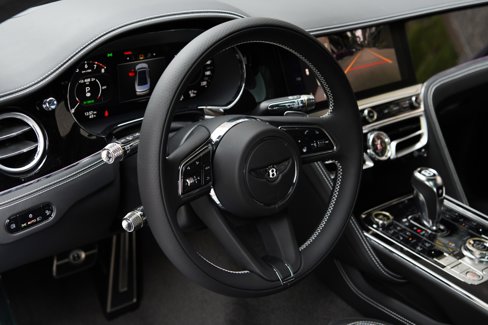 New 2026 Bentley Flying Spur Azure image 14