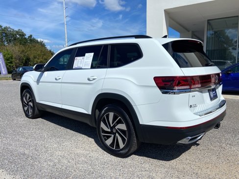 Used 2024 Volkswagen Atlas SE image 3