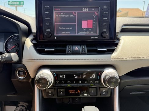 Used 2020 Toyota RAV4 XLE Premium image 19