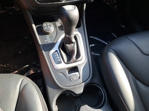 Used 2017 Jeep Cherokee Trailhawk image 25