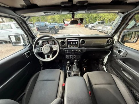 Used 2018 Jeep Wrangler Unlimited Sahara image 9