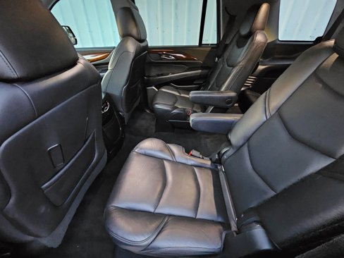 Used 2018 Cadillac Escalade Luxury image 8