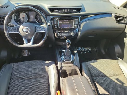 Used 2022 Nissan Rogue Sport SV w/ Technology Package image 16