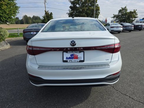 New 2025 Volkswagen Jetta SE image 5