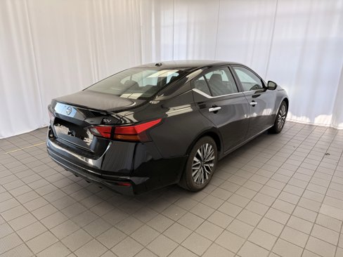 Used 2023 Nissan Altima 2.5 SV image 4