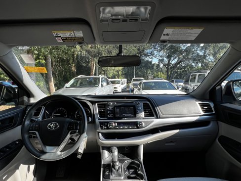 Used 2015 Toyota Highlander LE image 35