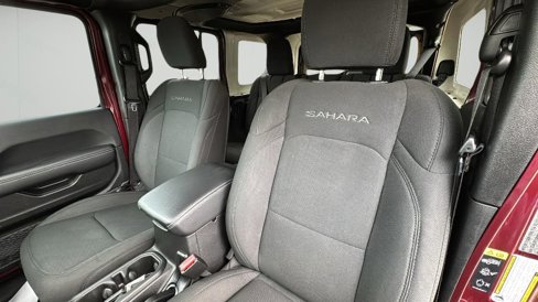 Used 2021 Jeep Wrangler Unlimited Sahara image 3