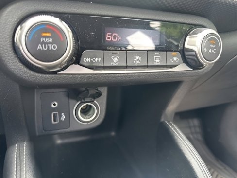 Used 2020 Nissan Kicks SV image 22