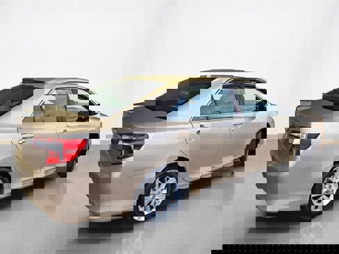 Used 2012 Toyota Camry XLE image 3