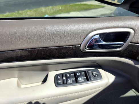 Used 2011 Jeep Grand Cherokee Laredo image 14
