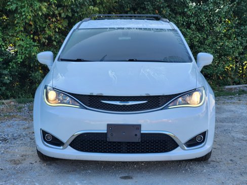 Used 2017 Chrysler Pacifica Touring-L image 20