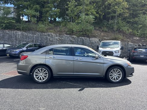 Used 2011 Chrysler 200 Limited image 4