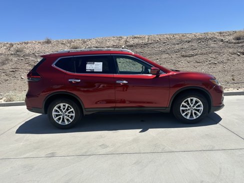 Used 2018 Nissan Rogue SV image 5