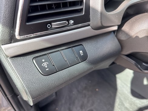 Used 2018 Hyundai Elantra SE image 36