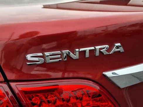 Used 2015 Nissan Sentra SV image 16