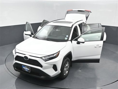 Used 2022 Toyota RAV4 XLE image 26