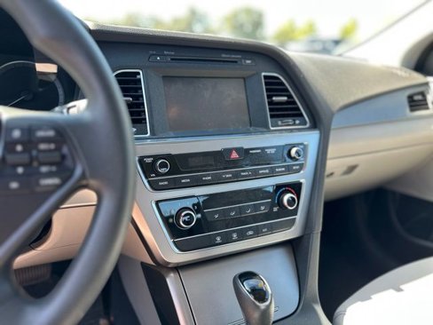 Used 2017 Hyundai Sonata SE image 7