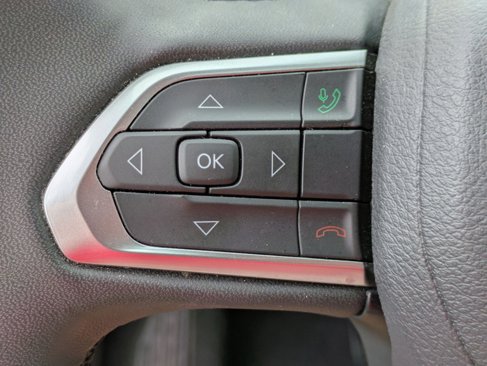 Used 2023 Jeep Compass Limited image 16