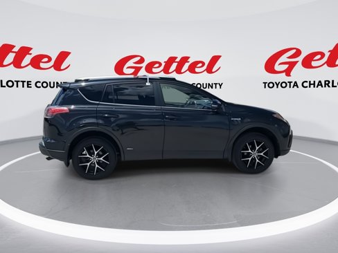 Used 2018 Toyota RAV4 SE image 9