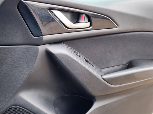 Used 2014 MAZDA MAZDA3 i Touring image 12
