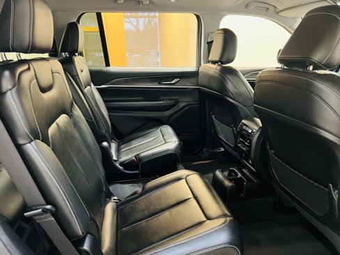 Used 2023 Jeep Grand Cherokee L Limited image 17