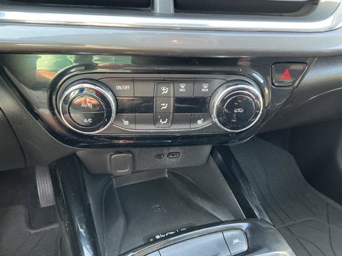 Used 2024 Chevrolet Trax ACTIV w/ Sunroof Package image 28