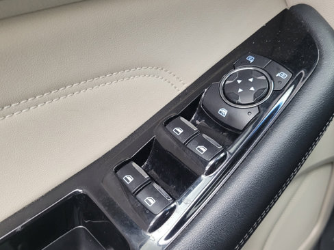 Used 2019 Ford Edge Titanium image 27
