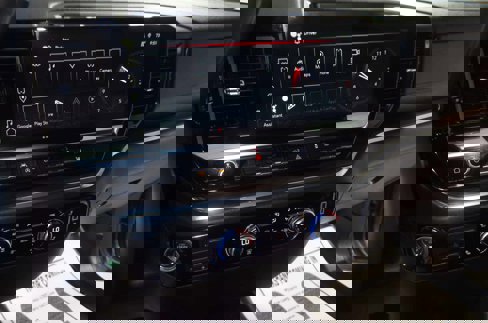 Used 2025 GMC Sierra 1500 SLT image 25