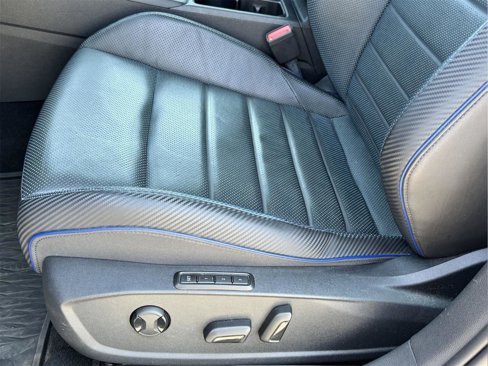 Used 2022 Volkswagen Golf R image 13