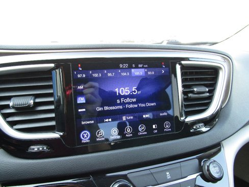 Used 2017 Chrysler Pacifica Touring image 18