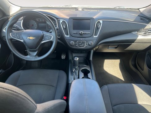 Used 2017 Chevrolet Malibu LT image 10