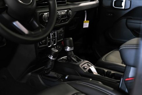 Used 2025 Jeep Gladiator Sport image 59
