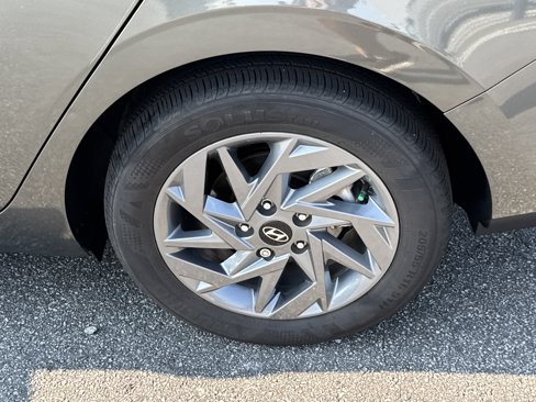 Used 2024 Hyundai Elantra SEL image 13
