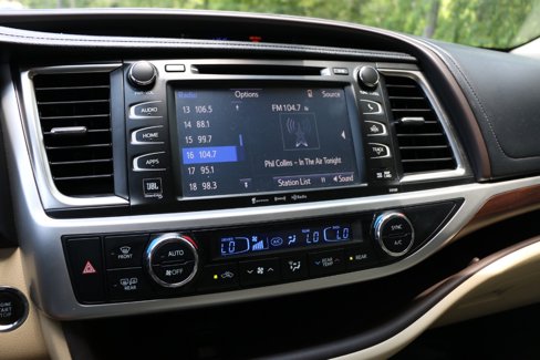 Used 2016 Toyota Highlander Limited image 23