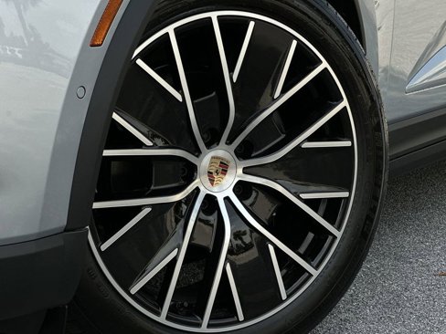 New 2025 Porsche Macan Electric image 14