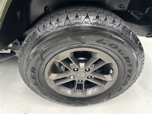 Used 2016 Jeep Wrangler Sahara image 17
