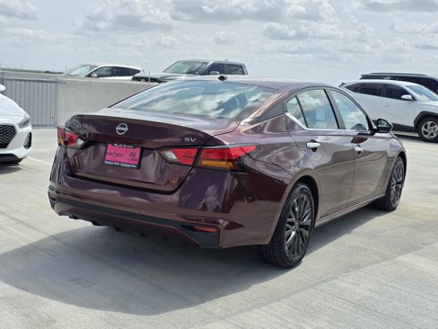 Used 2024 Nissan Altima 2.5 SV image 6