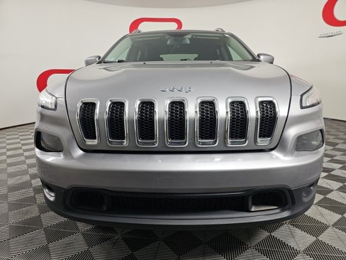 Used 2017 Jeep Cherokee Latitude w/ Cold Weather Group image 2