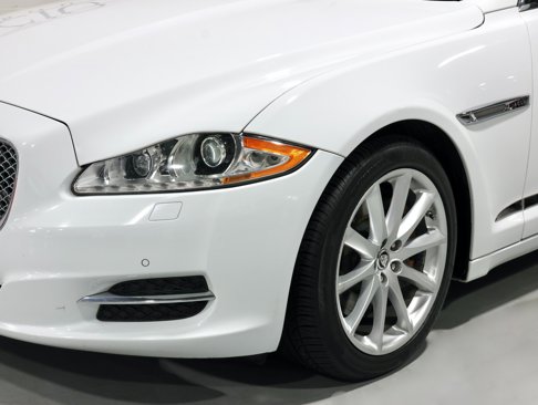 Used 2013 Jaguar XJ image 27