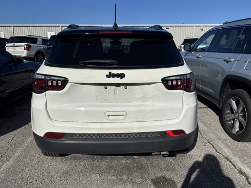 Used 2021 Jeep Compass Latitude image 3