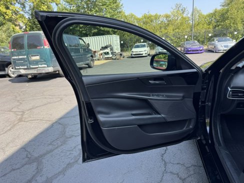 Used 2018 Jaguar XE image 18