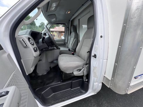 Used 2023 Ford E-450 and Econoline 450 Super Duty w/ Power Windows & Locks Group image 13