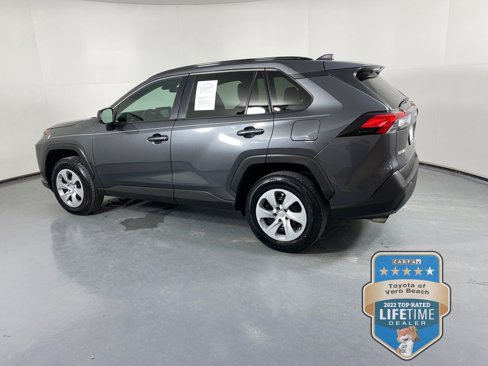 Used 2020 Toyota RAV4 LE image 4