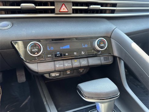 Used 2021 Hyundai Elantra SEL image 25