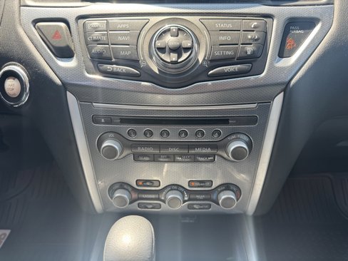 Used 2020 Nissan Pathfinder SL image 10