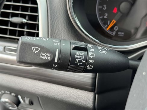 Used 2019 Jeep Grand Cherokee Laredo image 12