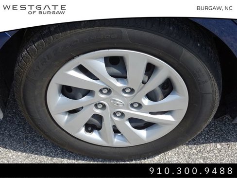 Used 2017 Hyundai Elantra SE image 11