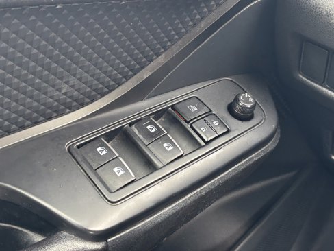 Used 2018 Toyota C-HR XLE image 5