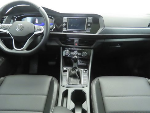 Certified 2024 Volkswagen Jetta SE image 14