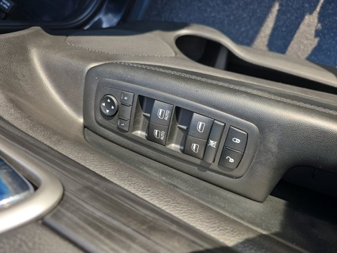 Used 2019 Jeep Grand Cherokee Laredo image 27
